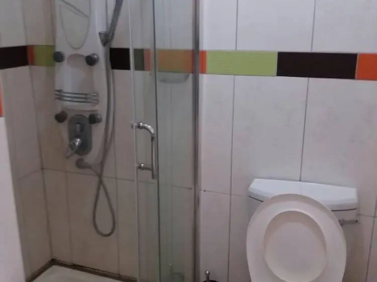 اتاق لوکس, Trench Town Lodge