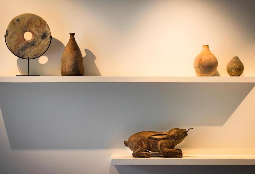 اتاق سه نفره دلوکس با چشم‌انداز استخر, Viroth's