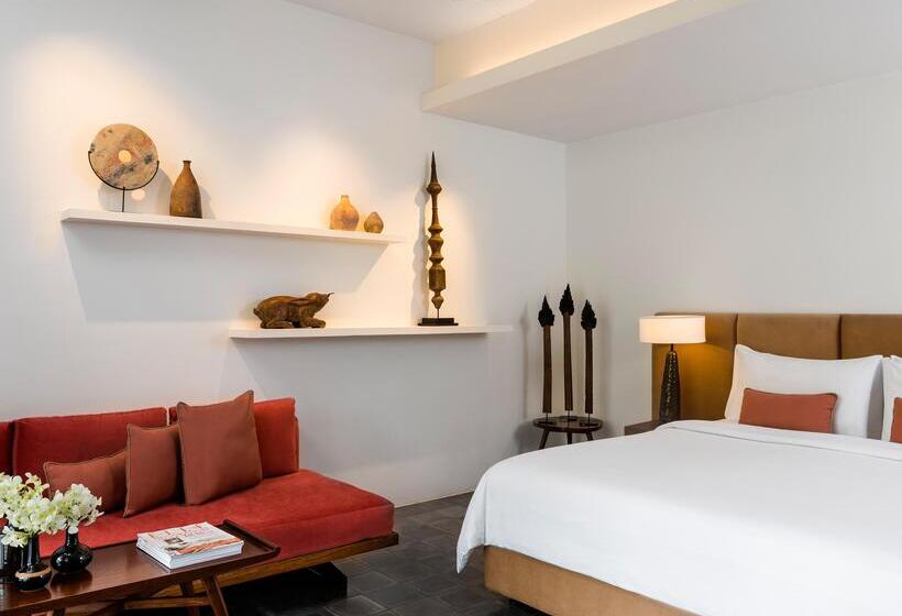 اتاق سه نفره دلوکس با چشم‌انداز استخر, Viroth's