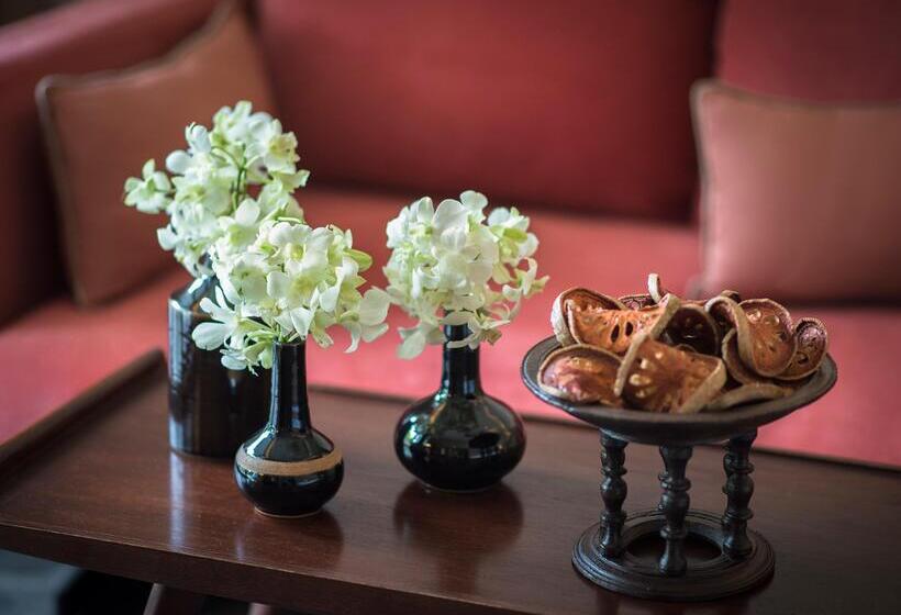 اتاق سه نفره دلوکس با چشم‌انداز استخر, Viroth's