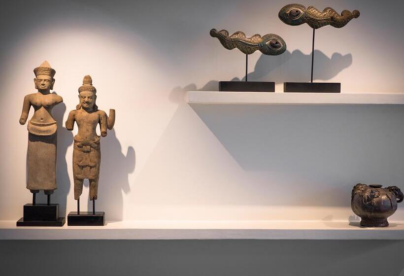 اتاق لوکس سه تخته, Viroth's