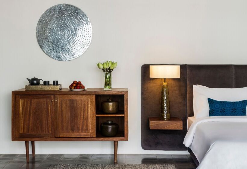 سوییت با چشم‌انداز استخر, Viroth's