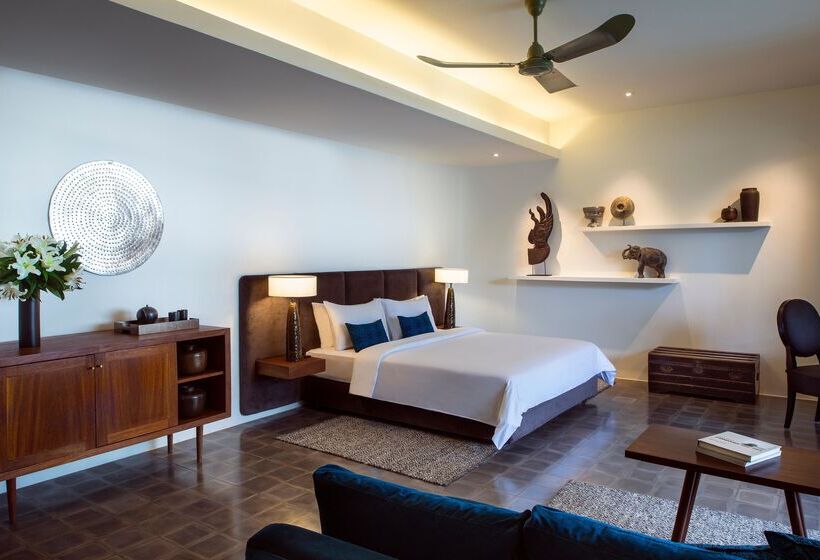 سوییت با چشم‌انداز استخر, Viroth's