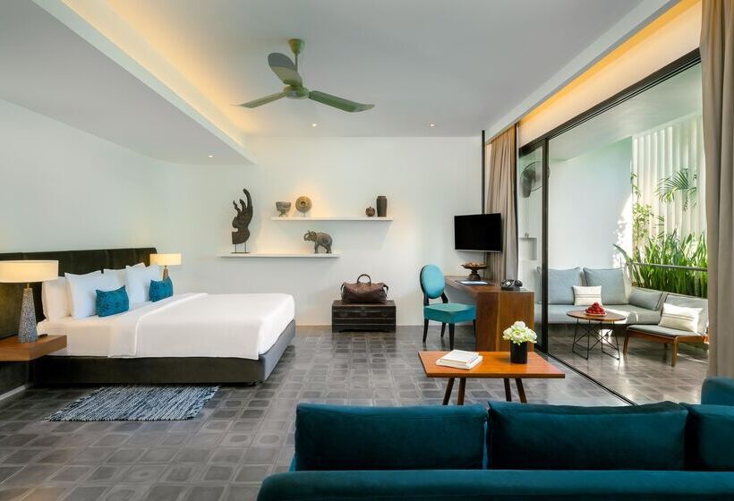 سوییت با چشم‌انداز استخر, Viroth's