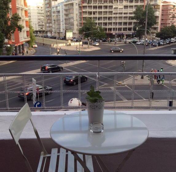 اتاق استاندارد یک تخته با بالکن, 4u Lisbon Iv Guesthouse Airport