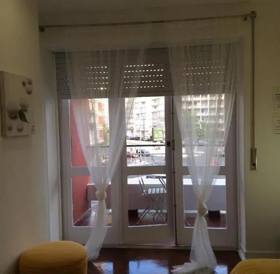 اتاق استاندارد یک تخته با بالکن, 4u Lisbon Iv Guesthouse Airport