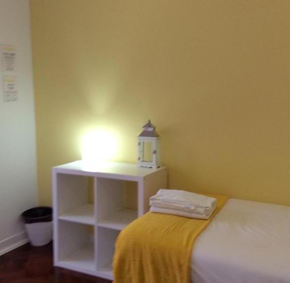 اتاق استاندارد یک تخته با بالکن, 4u Lisbon Iv Guesthouse Airport