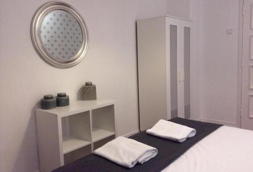 اتاق لوکس با بالکن, 4u Lisbon Iv Guesthouse Airport