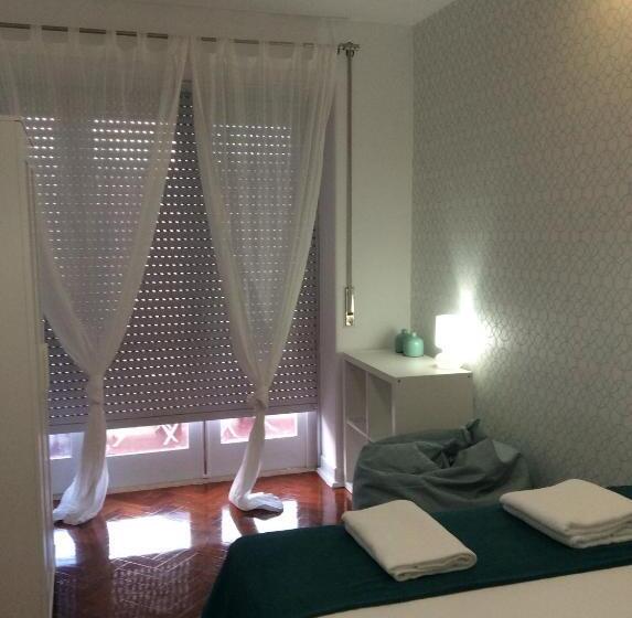 اتاق استاندارد با بالکن, 4u Lisbon Iv Guesthouse Airport