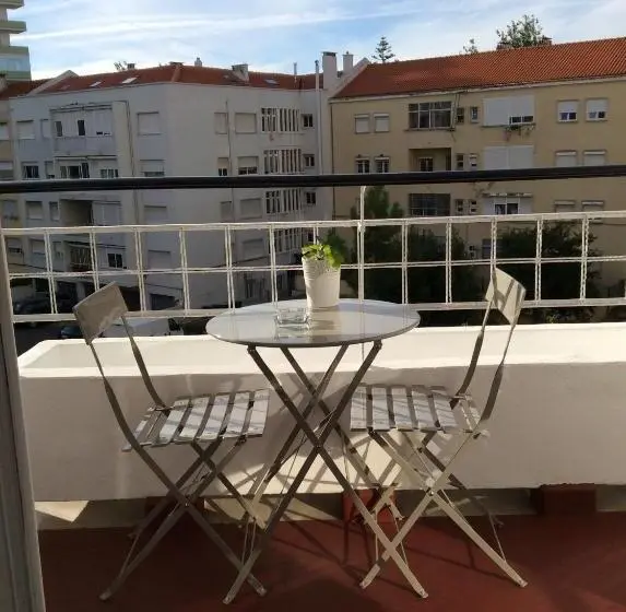 اتاق استاندارد سه تخته با بالکن, 4u Lisbon Iv Guesthouse Airport