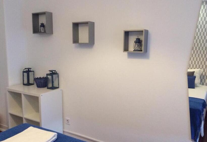 اتاق استاندارد سه تخته با بالکن, 4u Lisbon Iv Guesthouse Airport