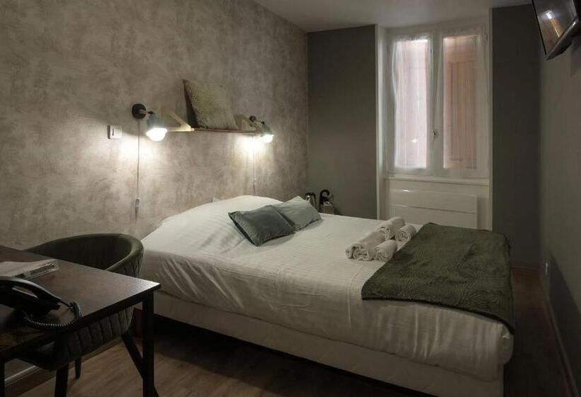 חדר סטנדרט, De La Croisee