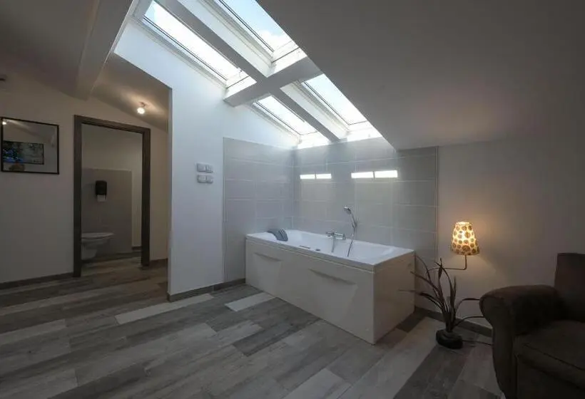 Suite, De La Croisee