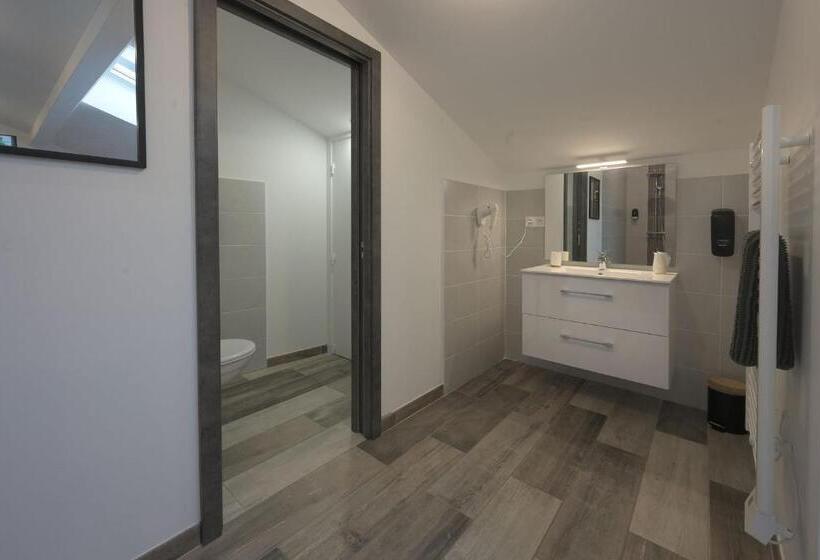 סוויטה, De La Croisee