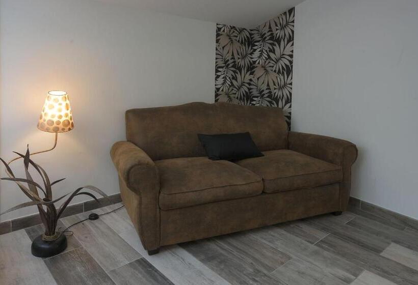 סוויטה, De La Croisee