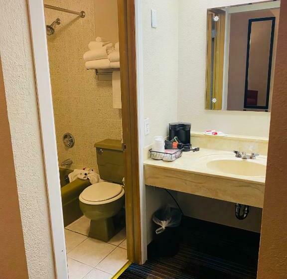 Стандартный Номер Кровать Кинг, Days Inn & Suites By Wyndham St. Ignace Lakefront