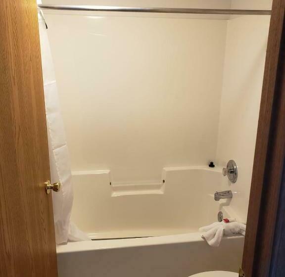Номер Стандарт, Days Inn & Suites By Wyndham St. Ignace Lakefront