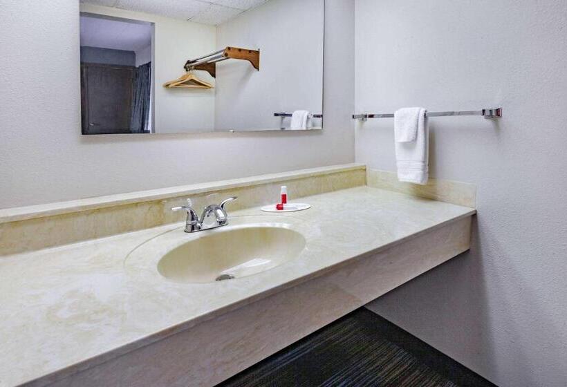 Номер Стандартный Кровать Куин, Days Inn & Suites By Wyndham St. Ignace Lakefront