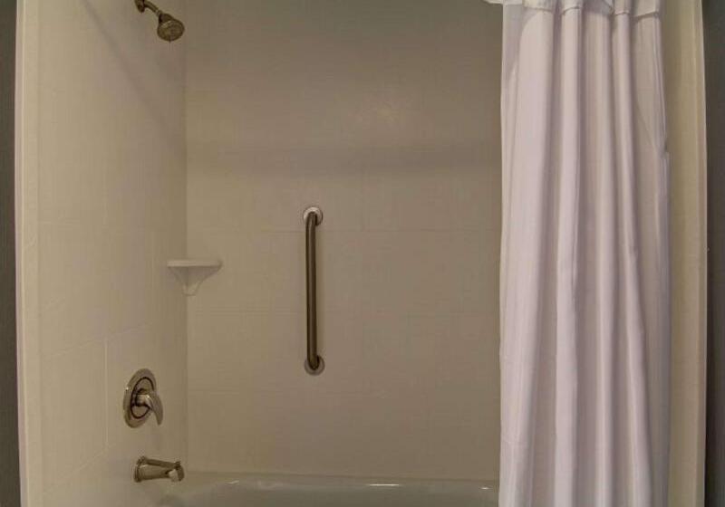 Стандартный Номер Кровать Кинг, Days Inn & Suites By Wyndham St. Ignace Lakefront