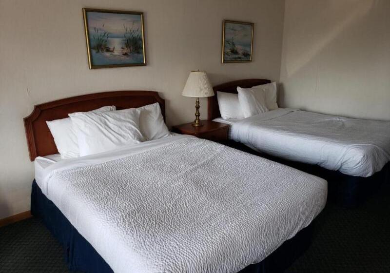 Номер Стандарт, Days Inn & Suites By Wyndham St. Ignace Lakefront