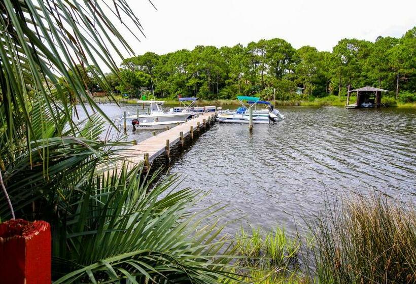 Студия Стандарт, Inn At St Thomas Square