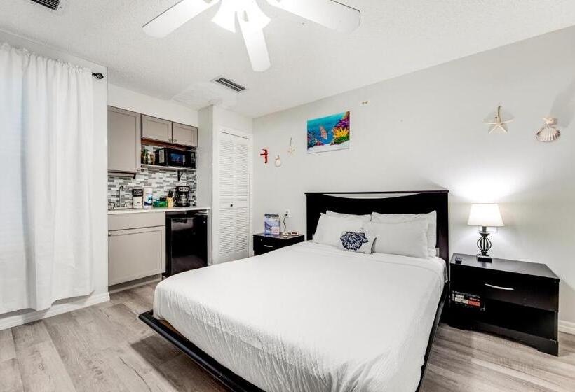 Студия Стандарт, Inn At St Thomas Square