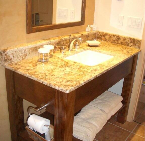 스탠다드 룸 킹사이즈 침대, The Inn At The Tides