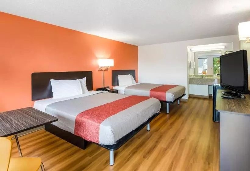 Deluxe Neljän Hengen Huone, Motel 6salem, Va