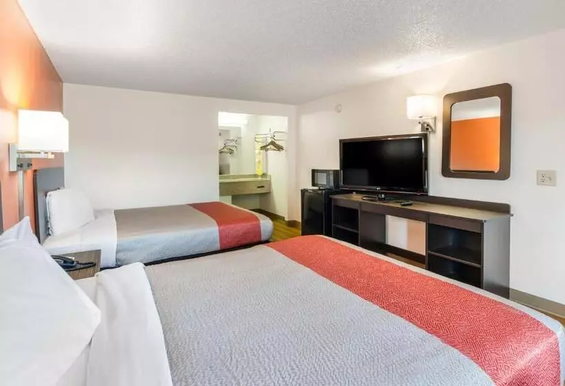 Deluxe Neljän Hengen Huone, Motel 6salem, Va