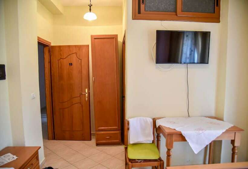 اتاق اکونومی, Geraldo