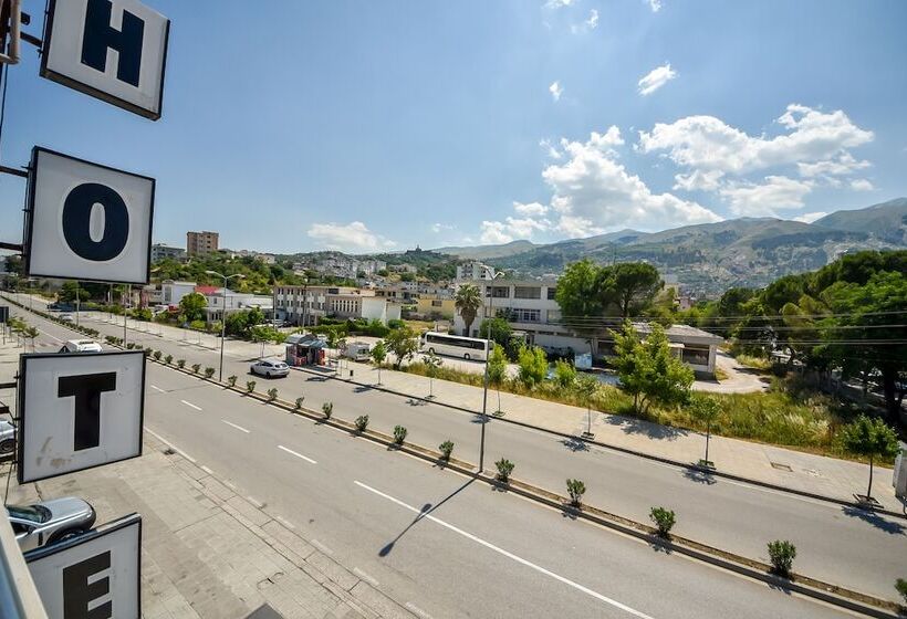 اتاق اکونومی, Geraldo