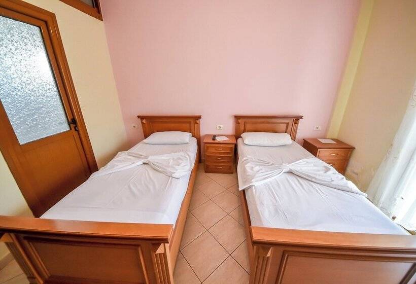 اتاق اکونومی, Geraldo