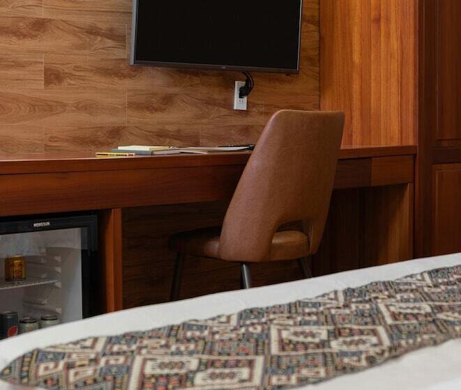 اتاق لوکس سه تخته, Mekong Gia Lai Hotel Me Kong Pleiku