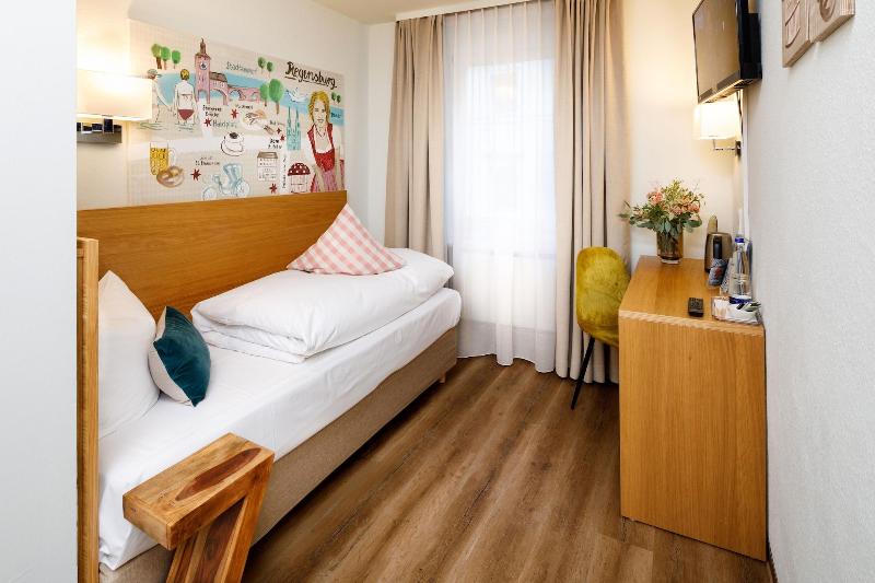 اتاق لوکس سه تخته, Mekong Gia Lai Hotel Me Kong Pleiku