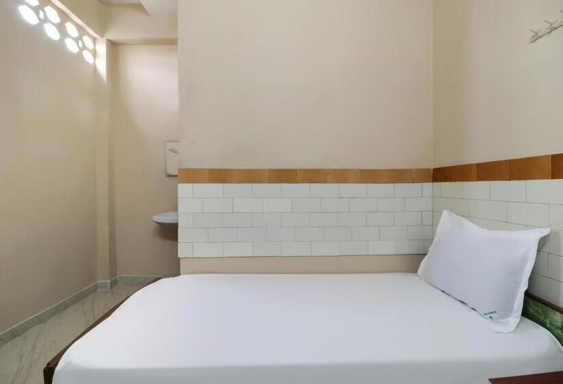 Classic Kolmen Hengen Huone, O Jayanthi Mansion