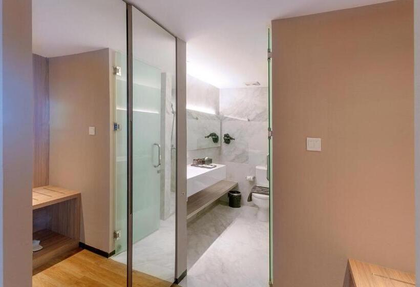 デラックスルーム, The Zuri Dumai