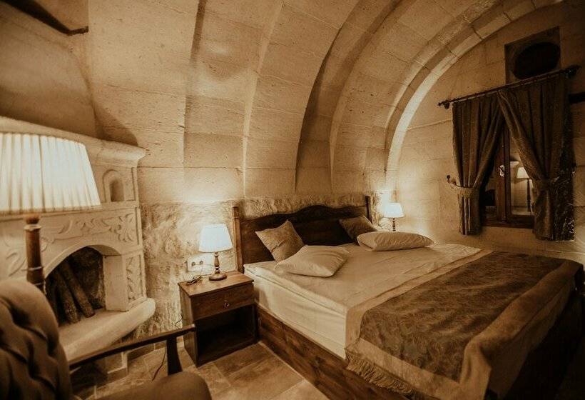 Pokój Standard, Alia Cave