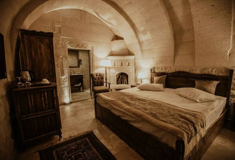 Pokój Standard, Alia Cave