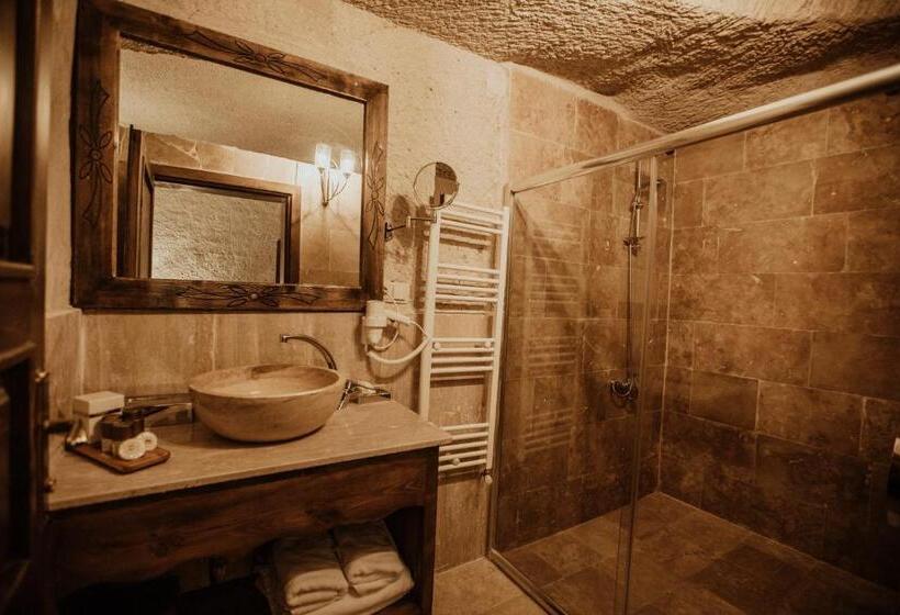 Pokój Deluxe, Alia Cave