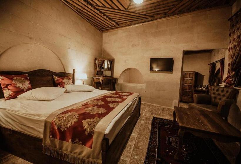 Apartament Rodzinny, Alia Cave