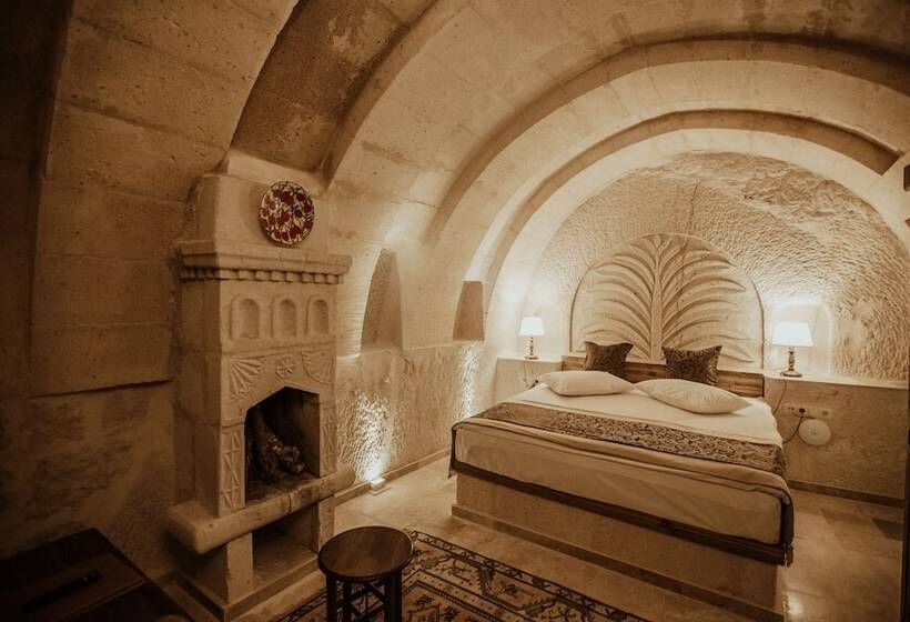 Pokój Standard, Alia Cave