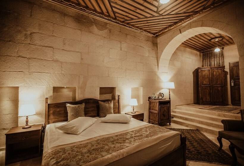 Pokój Deluxe, Alia Cave