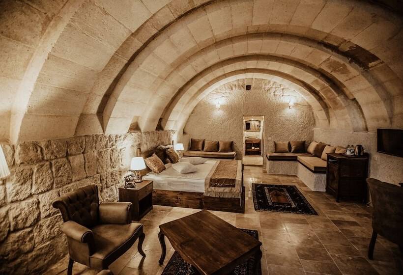 스위트, Alia Cave