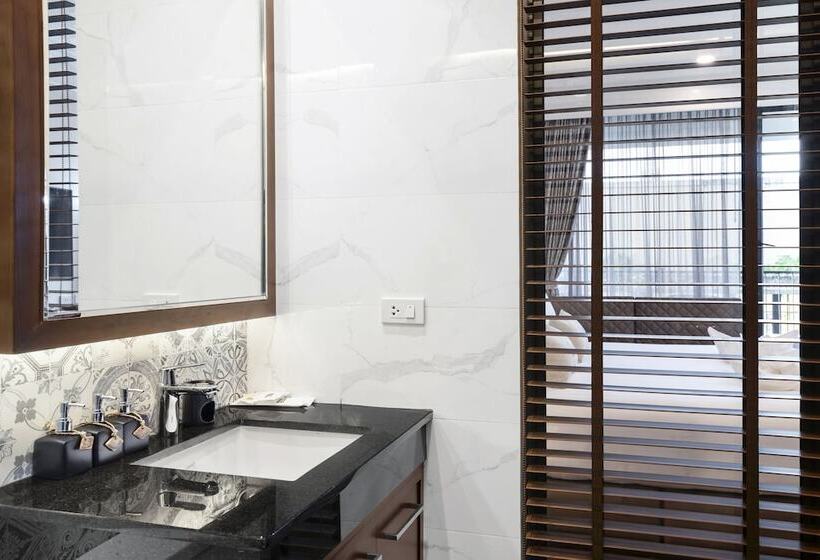 اتاق استاندارد با تخت بزرگ, Arun Riverside Bangkok