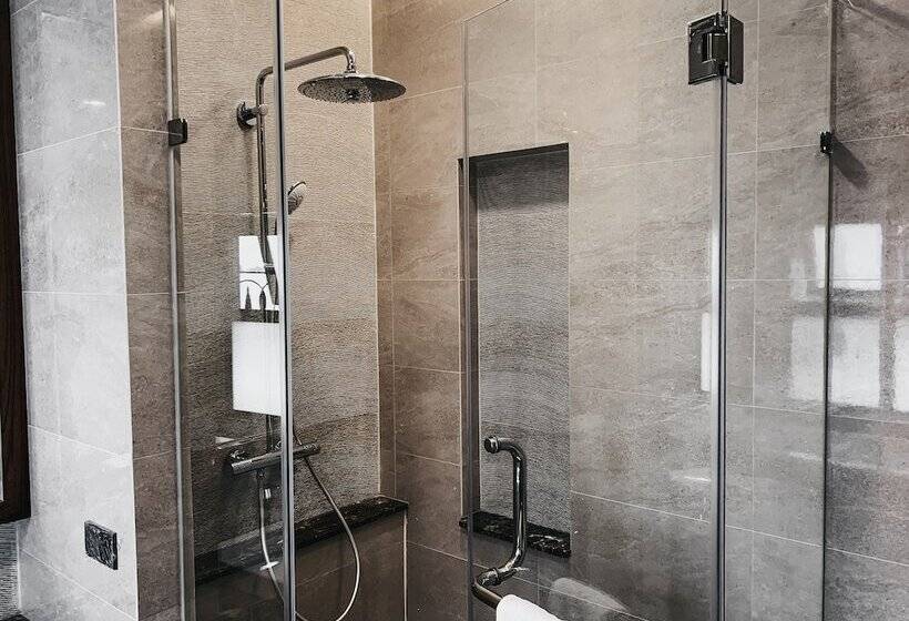 استودیو اجرایی, Arun Riverside Bangkok