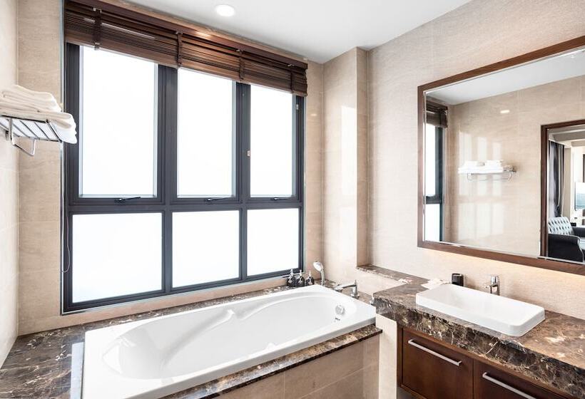 استودیو اجرایی, Arun Riverside Bangkok