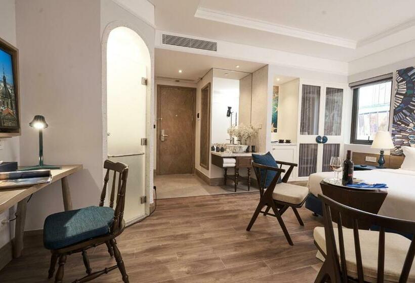 اتاق اساندارد با چشمانداز جانبی به دریا, Sofiana My Khe Hotel & Spa  Rooftop Pool Bar