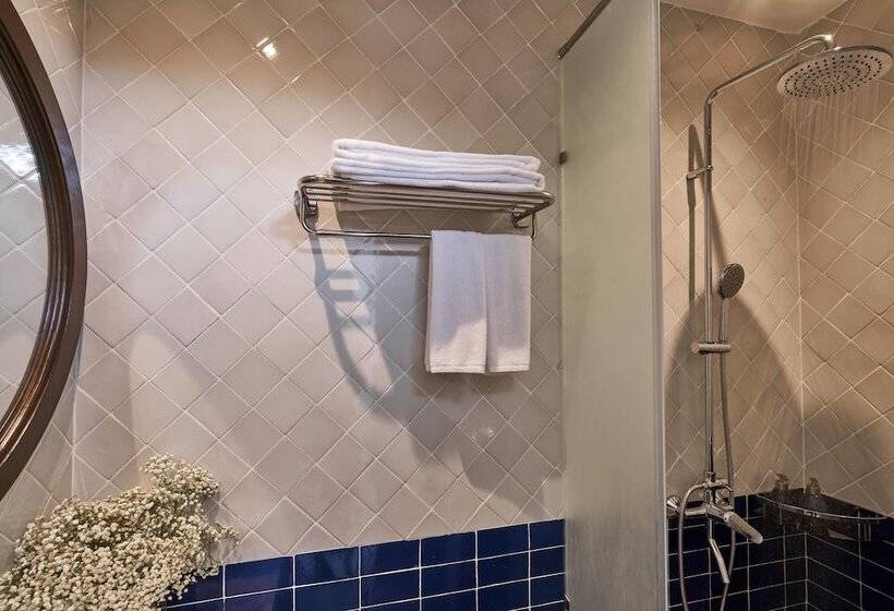 اتاق لوکس, Sofiana My Khe Hotel & Spa  Rooftop Pool Bar