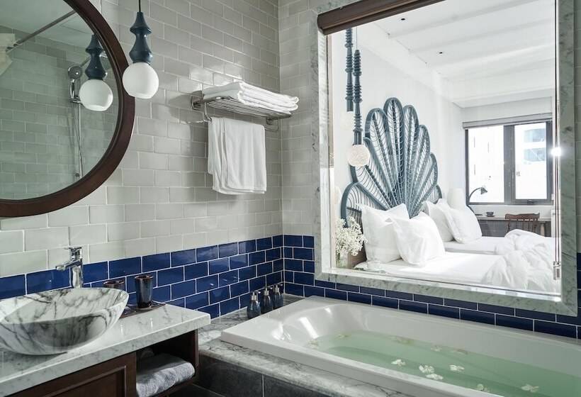 اتاق لوکس, Sofiana My Khe Hotel & Spa  Rooftop Pool Bar