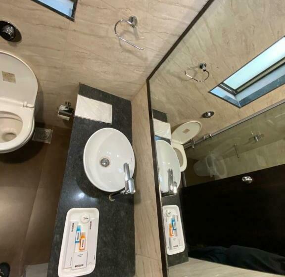 اتاق لوکس, Singh`s By Wb Inn, Vashi, Navi Mumbai